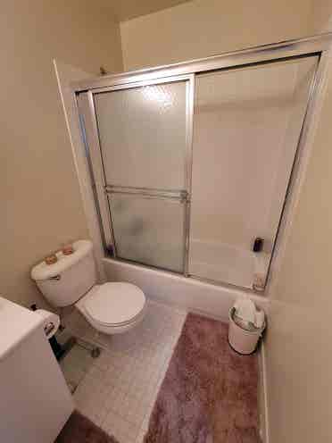 ROOM FOR RENT. MOVE IN READY