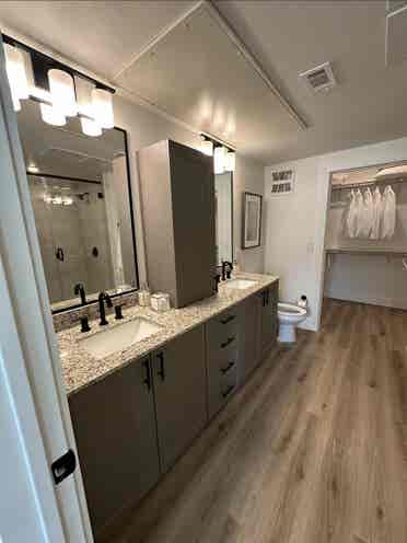 Fully furnished bedroom & bathroom