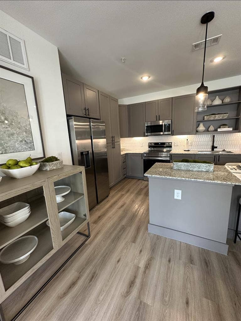 Fully furnished bedroom & bathroom