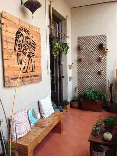 Habitación con balcón en el centro