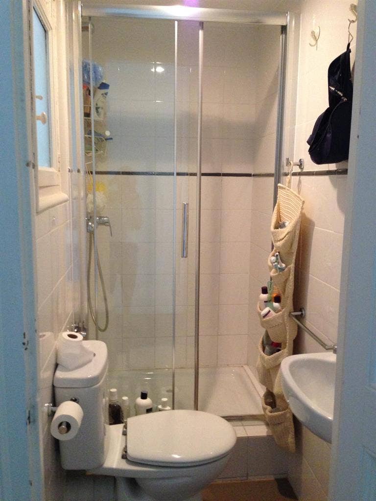 Habitación con balcón en el centro