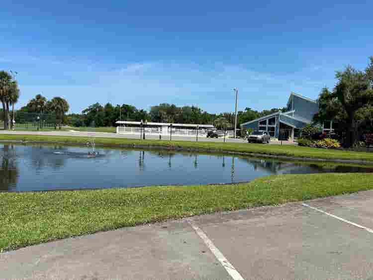 Plant City,  ROOM   Close I -4,