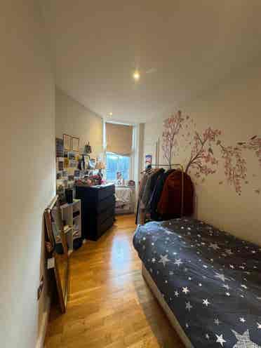 Room available- Baker  Street