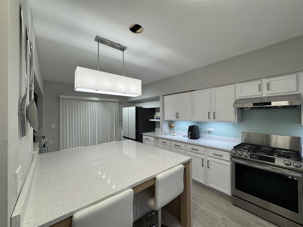 Fully Remodeled Luxury Townhouse
