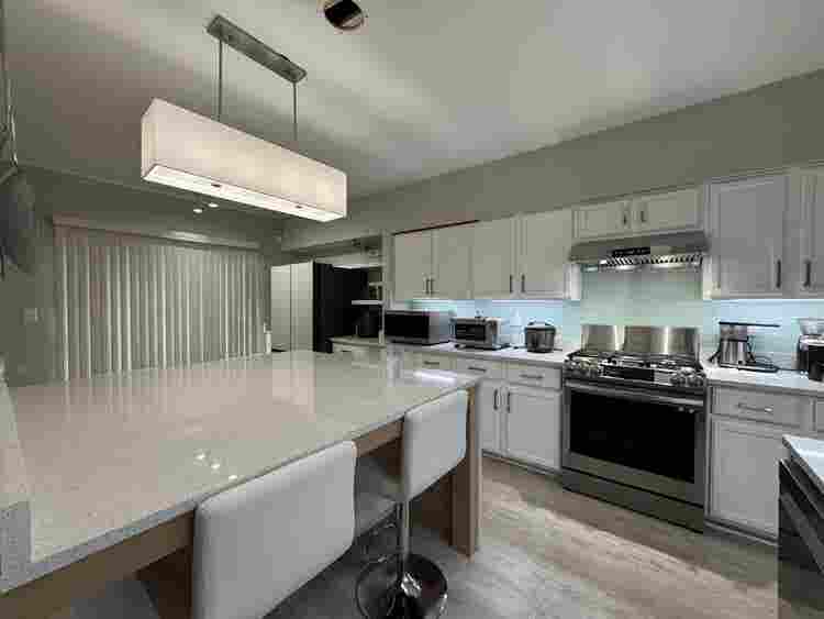 Fully Remodeled Luxury Townhouse