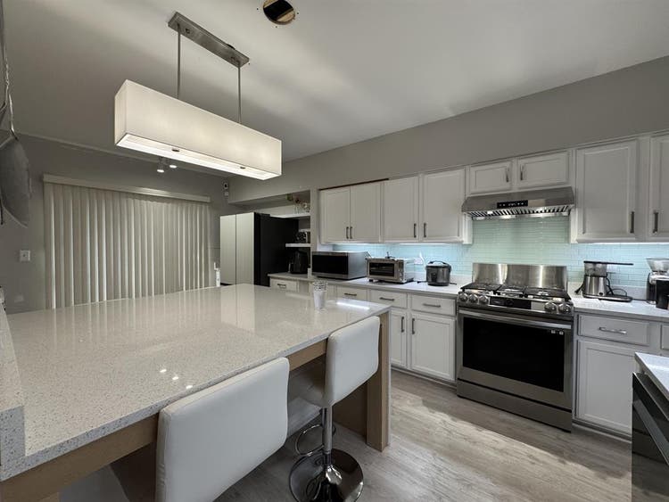 Fully Remodeled Luxury Townhouse