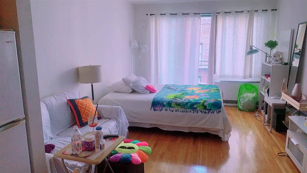 Beautiful quiet studio ave
