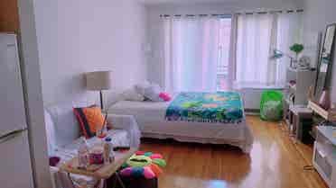 Beautiful quiet studio ave