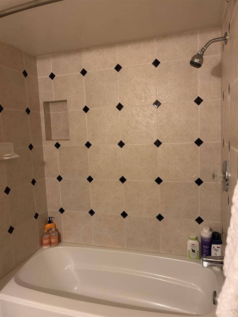 ROOM FOR RENT/FEMALE ROOMATE ONLY