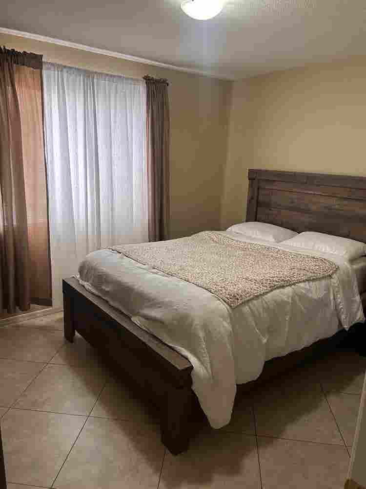 ROOM FOR RENT/FEMALE ROOMATE ONLY