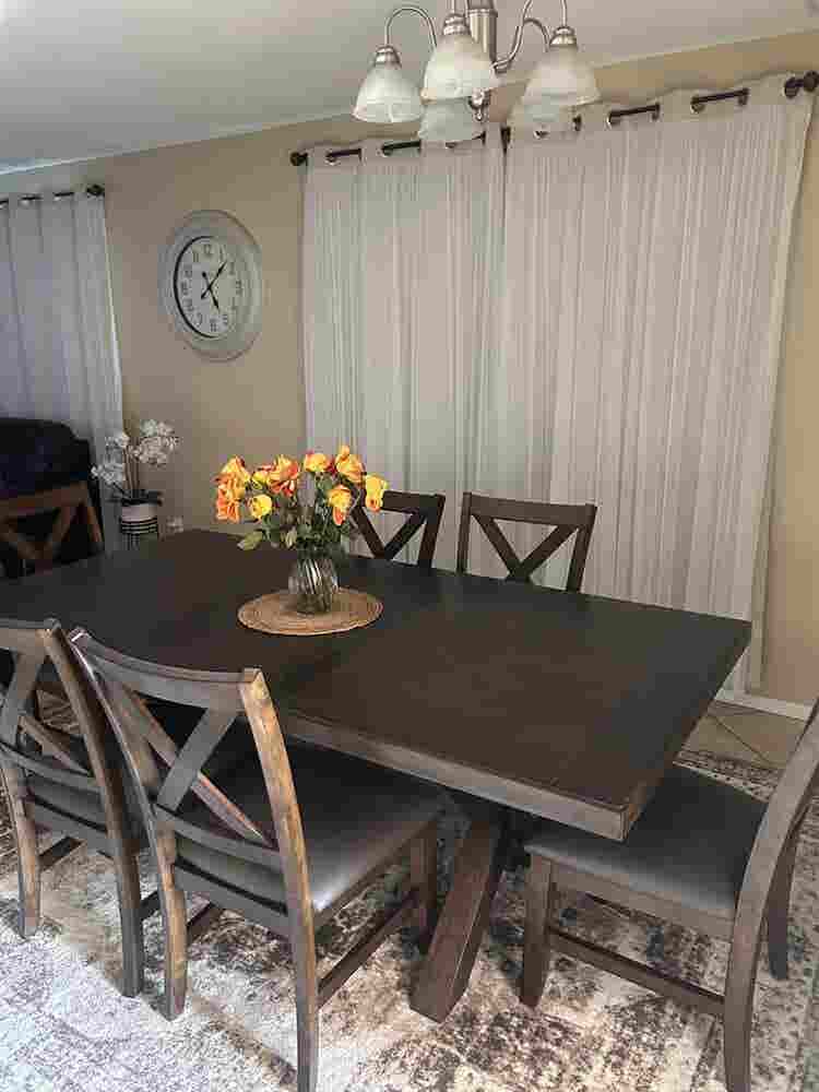 ROOM FOR RENT/FEMALE ROOMATE ONLY