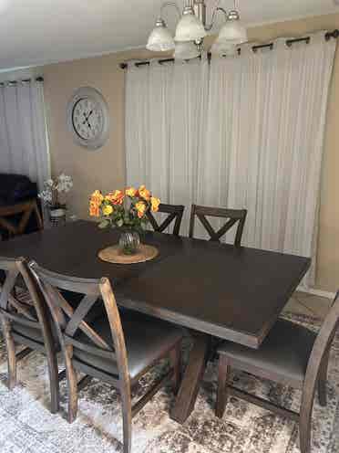 ROOM FOR RENT/FEMALE ROOMATE ONLY