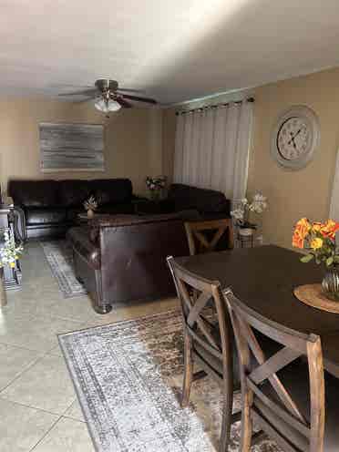 ROOM FOR RENT/FEMALE ROOMATE ONLY