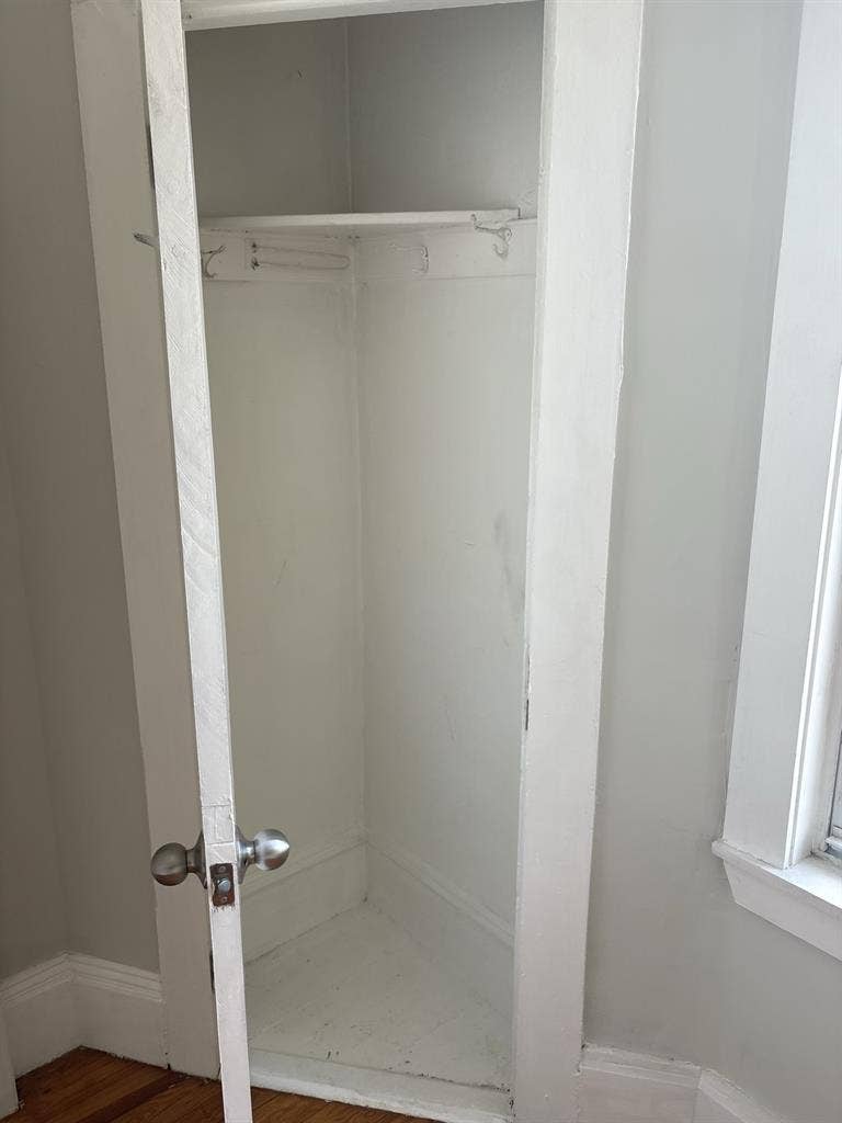 3 BEDROOM IN ROSLINDALE~FEMALE ONLY