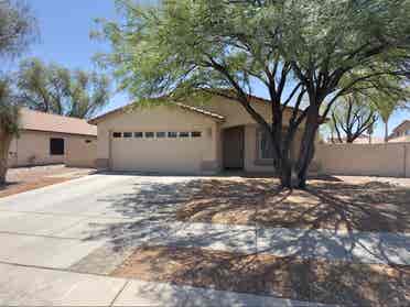Room for rent Marana!