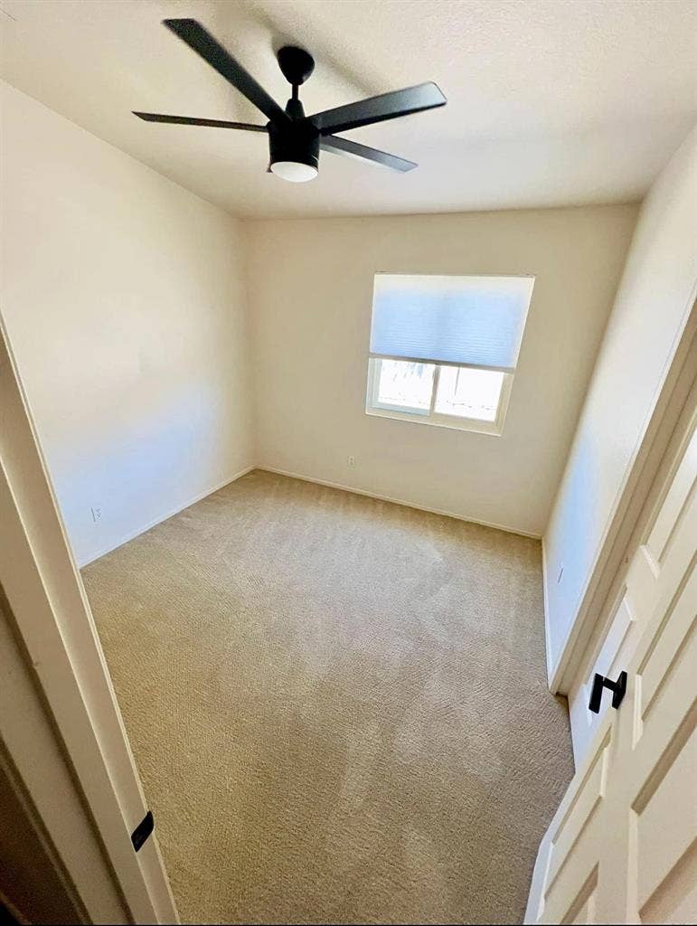 Room for rent Marana!