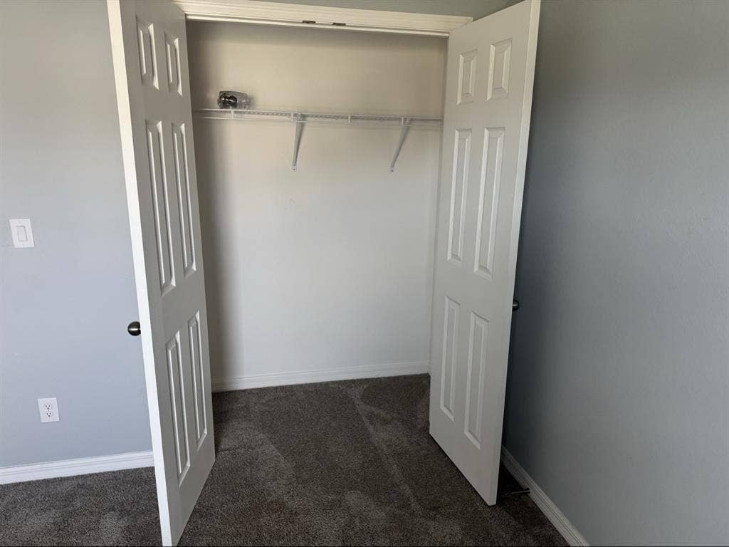 Looking for a laidback roommate!