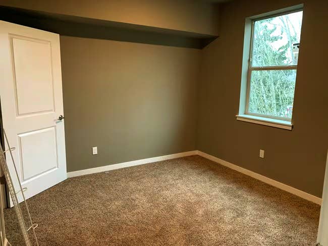 I have 2 spare rooms for rent.