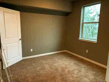 I have 2 spare rooms for rent.