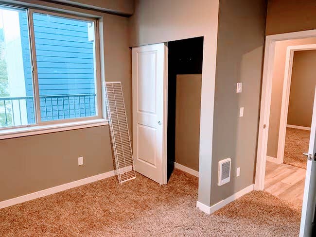 I have 2 spare rooms for rent.