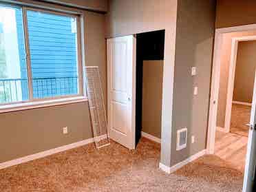I have 2 spare rooms for rent.