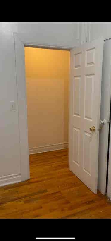 ROOM FOR RENT IN MCGINLEY SQUARE