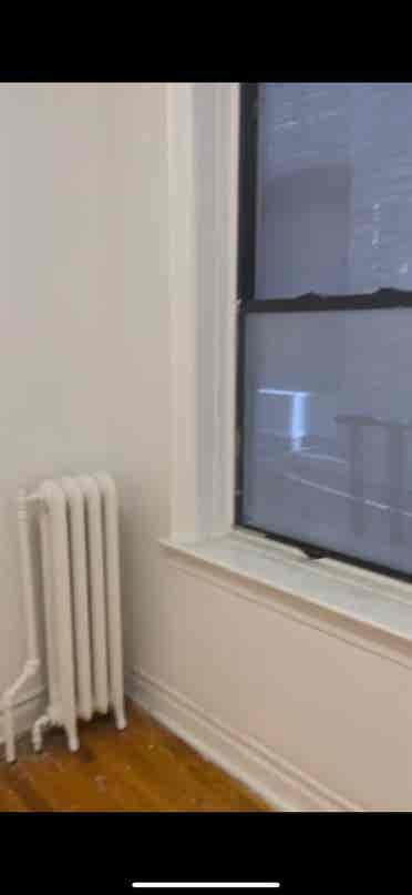 ROOM FOR RENT IN MCGINLEY SQUARE