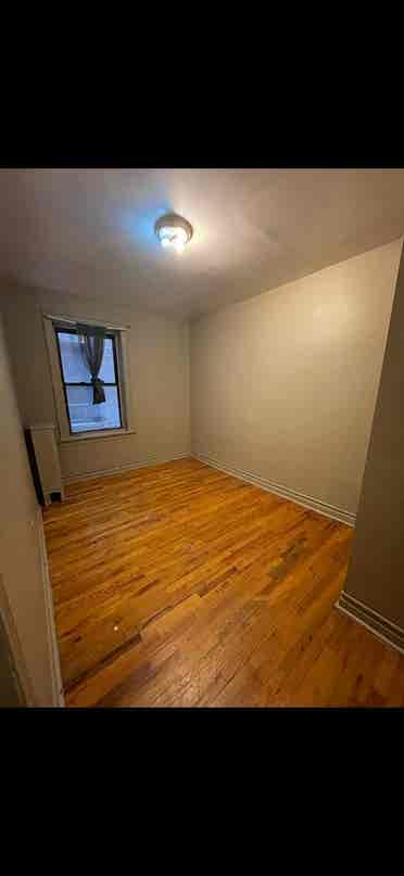ROOM FOR RENT IN MCGINLEY SQUARE
