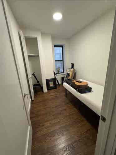 Room avail b elevator
/laundry