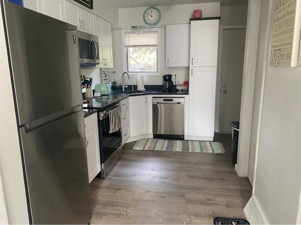 Furnished room for rent!