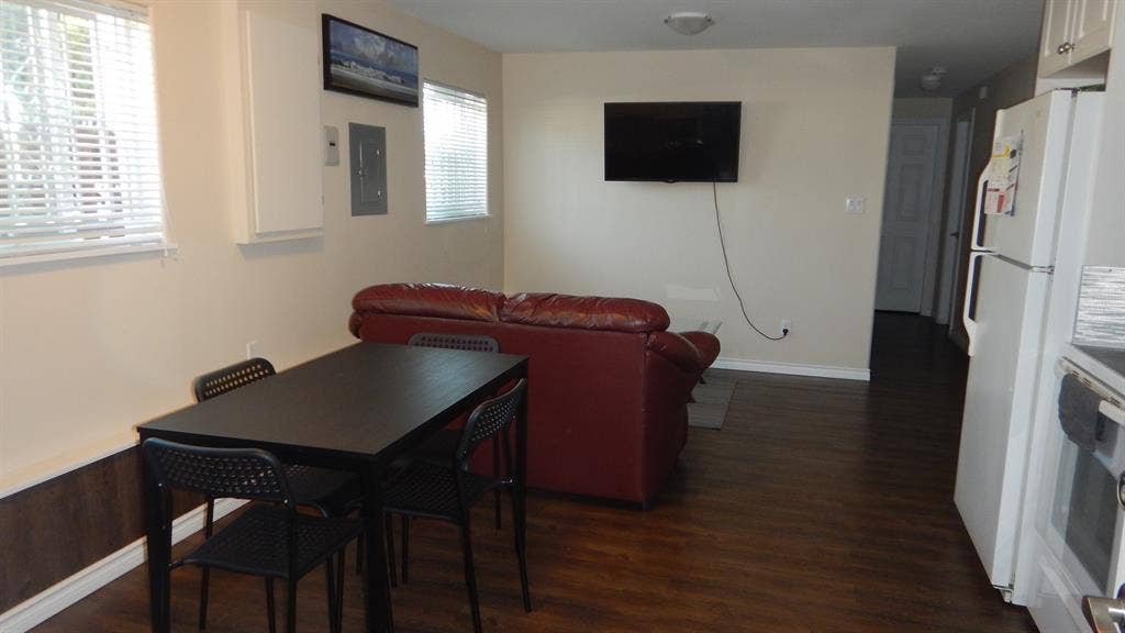 Roommate wanted: br suite