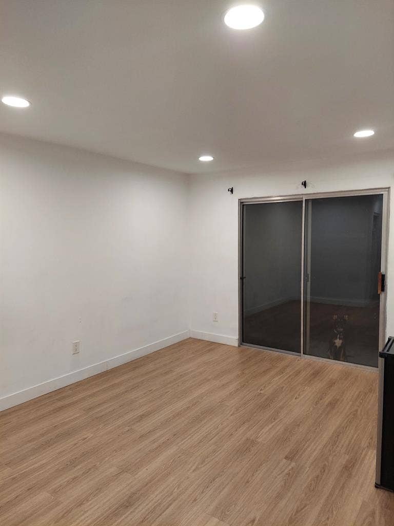 ROOM FOR RENT WITH PRIVATE BATHROOM