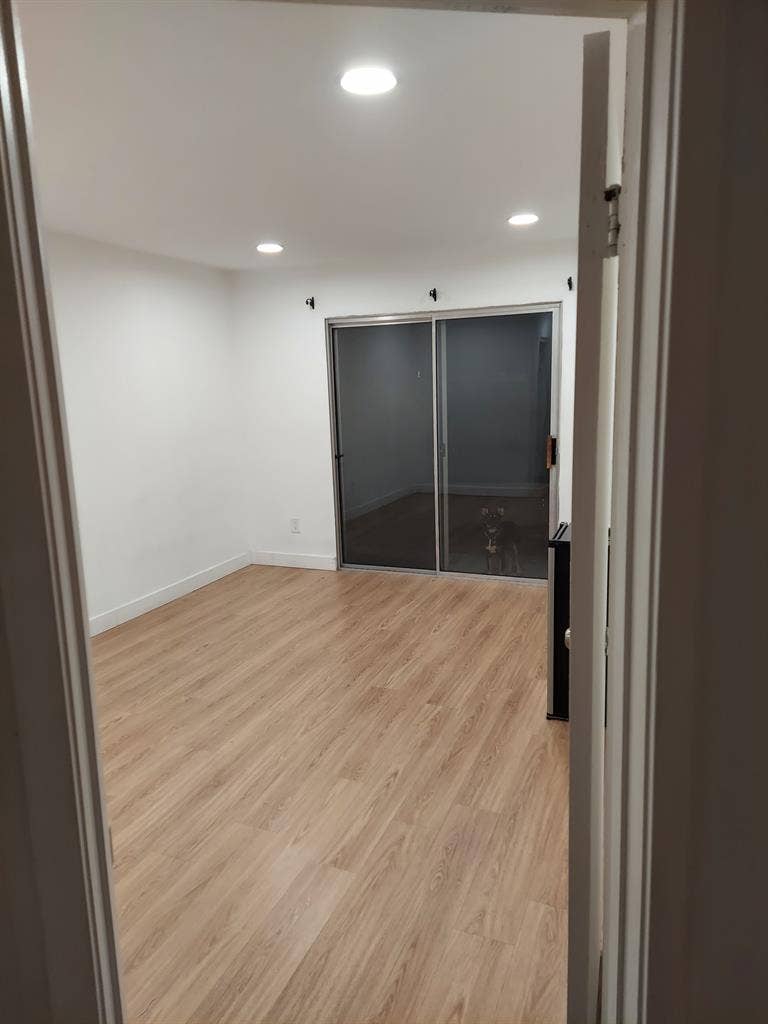 ROOM FOR RENT WITH PRIVATE BATHROOM
