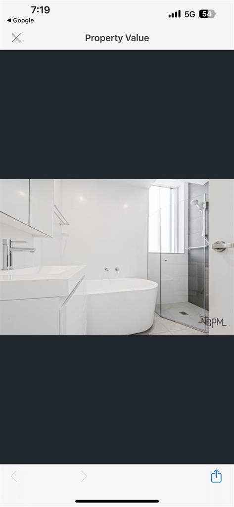 Looking for a single
flatmate