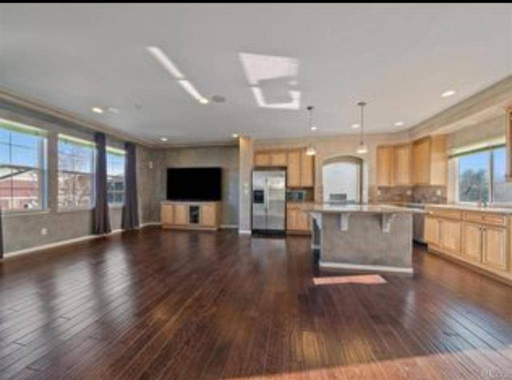 1 Room Available, Awesome House