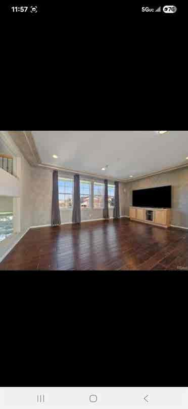 1 Room Available, Awesome House
