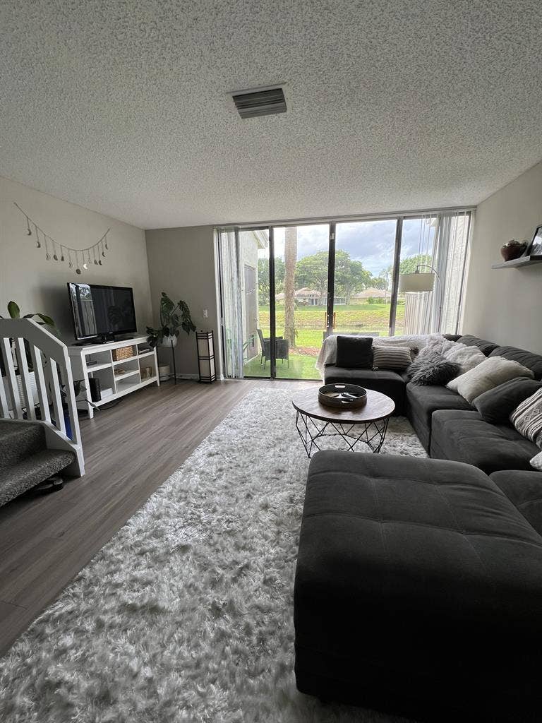 Beautiful townhouse sublease