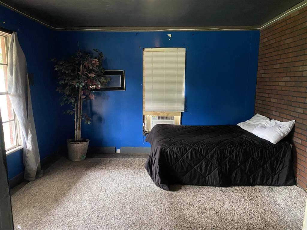 Cozy furnished room