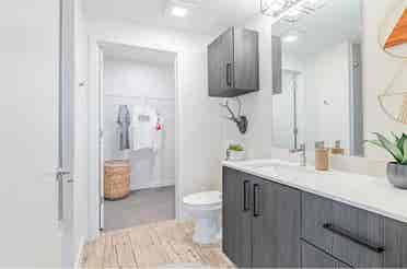 SUBLEASING Rev Northgate Apartment