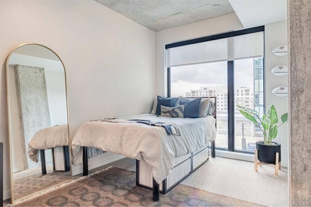 SUBLEASING Rev Northgate Apartment
