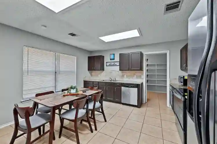 1 BR in Austin