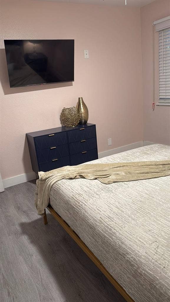 RENTING A ROOM 🛌 🚨
