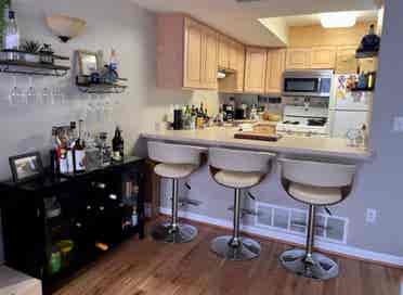 Private room available in townhouse