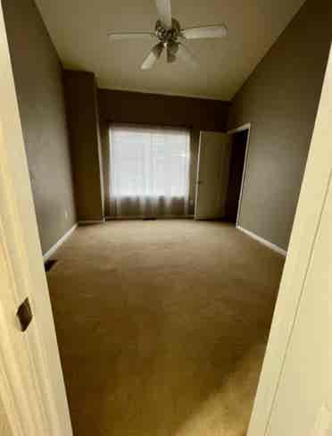 Private room available in townhouse