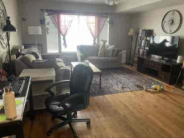 Private room available in townhouse