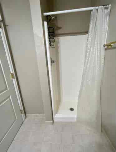 Private room available in townhouse