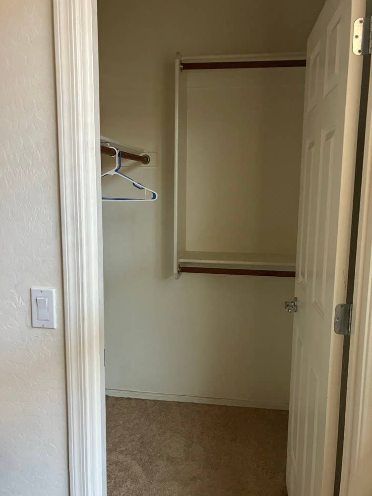 Looking for Roommate-Chandler