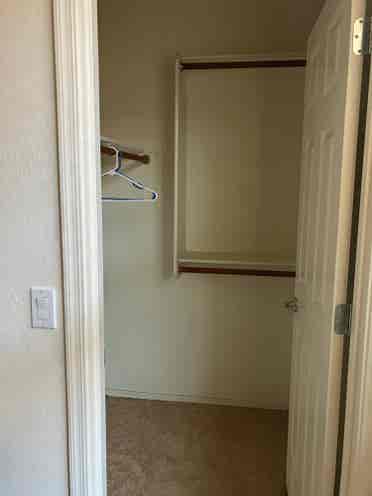 Looking for Roommate-Chandler