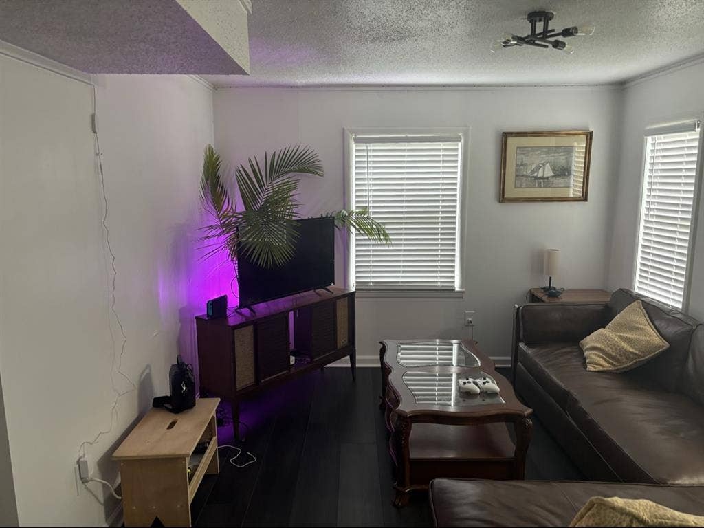 Room for rent in Midtown Mobilee