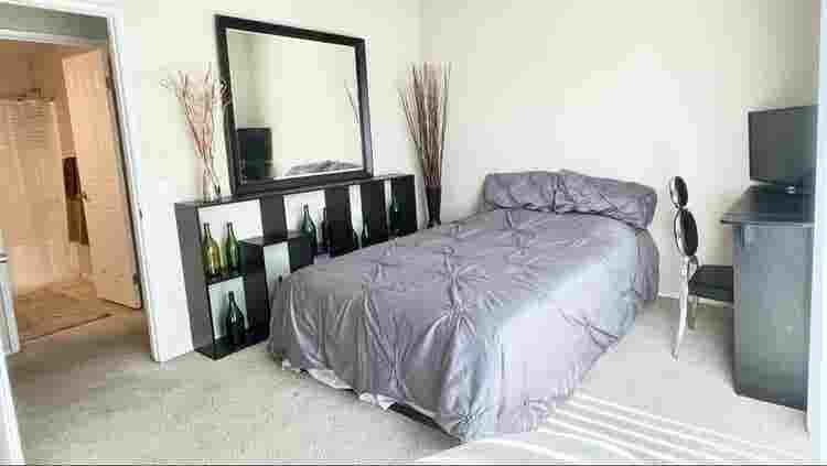 Deluxe PrivateBedroom | PrivateBath